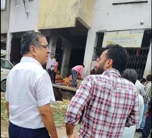 Another video of Apple market